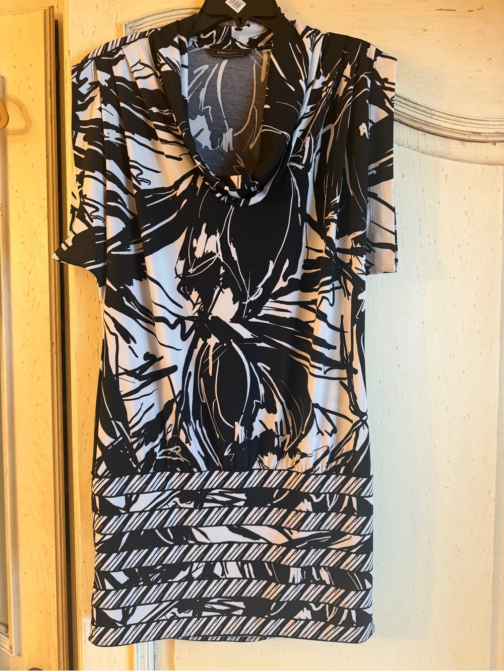 BCBGMAXAZRIA Black & White Abstract Print Cowl Neck Dress SIZE L LIKE NEW